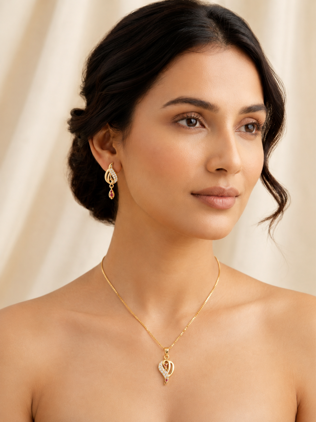 Elegant Gold Leaf Pendant Necklace Set
