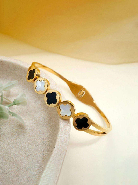 ✨ Clover-inspired motif with black & white enamel - Anti-Tarnish Gold Plated Bracelet / Kada