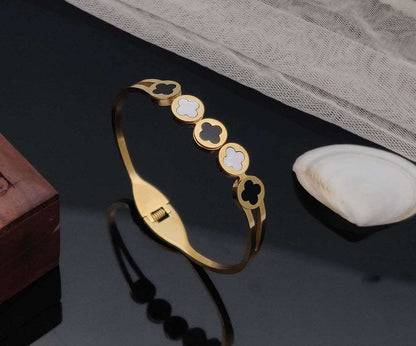 ✨ Clover-inspired motif with black & white enamel - Anti-Tarnish Gold Plated Bracelet / Kada