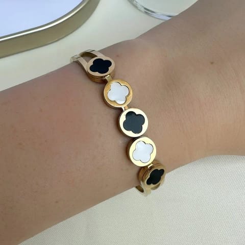 ✨ Clover-inspired motif with black & white enamel - Anti-Tarnish Gold Plated Bracelet / Kada