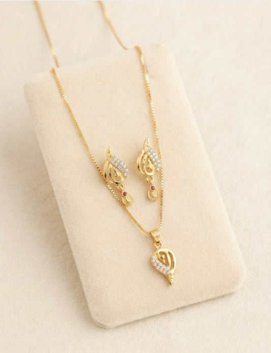 Gold Floral Pendant Necklace Set