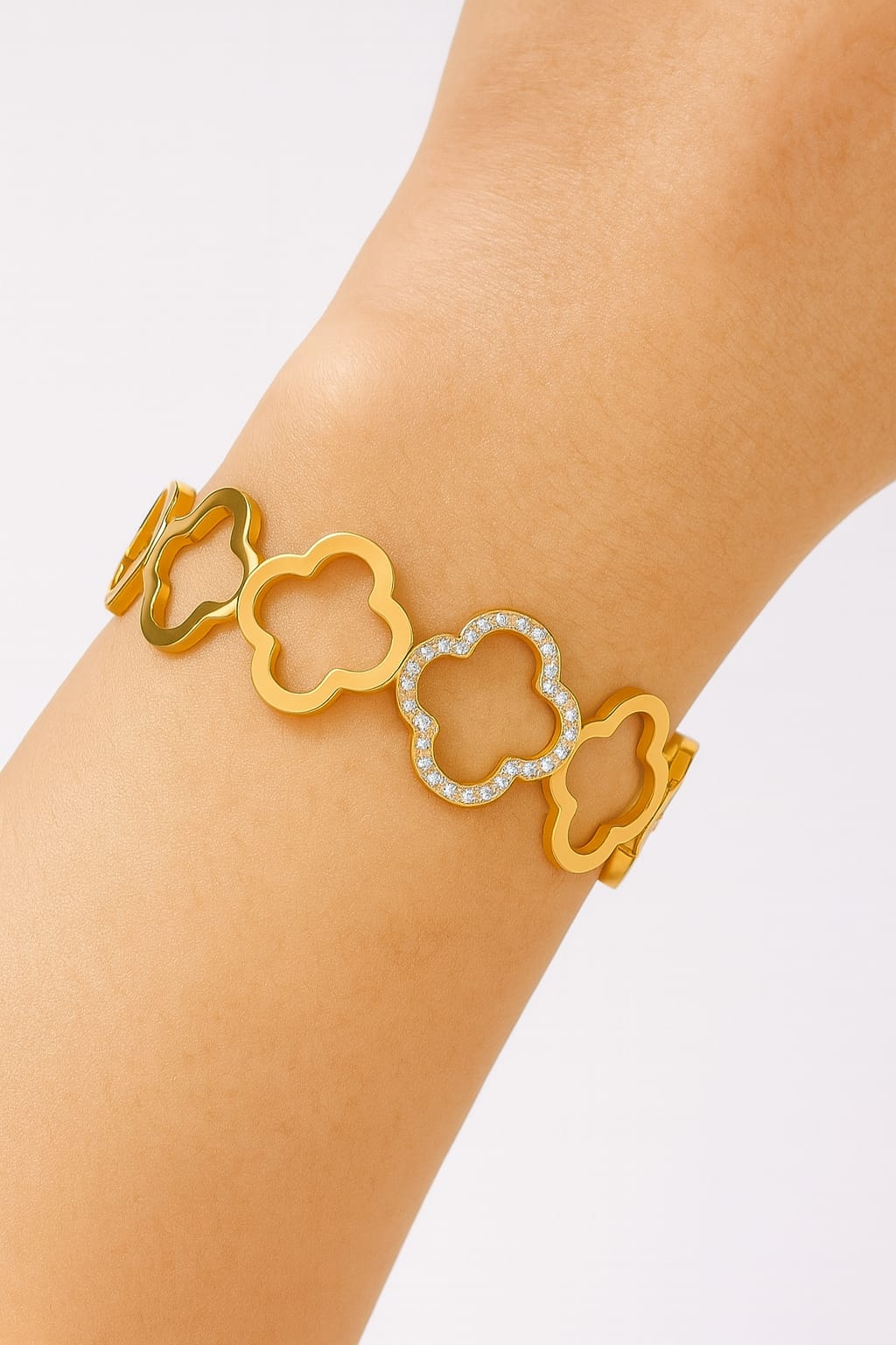 ✨ Timeless Clover Inspired design - Anti-Tarnish Gold Plated Bracelet / Kada