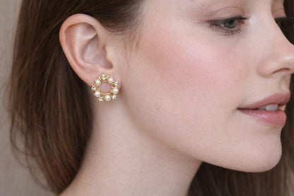 ✨ Elegant Pearl & Crystal Floral Stud Earrings