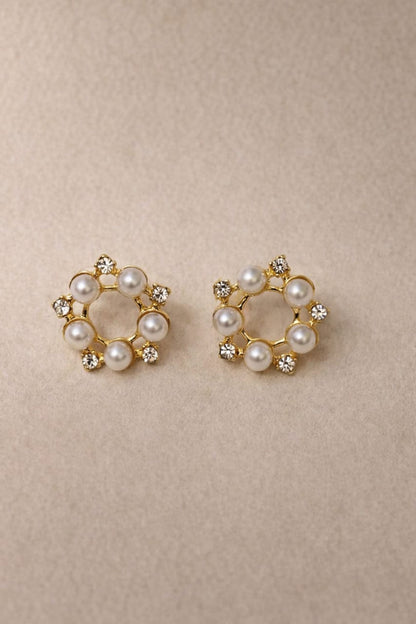 ✨ Elegant Pearl & Crystal Floral Stud Earrings
